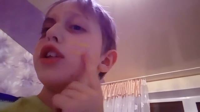 Ребенок издевается над брато.Ударил в глаз плюется водой смотреть онлайн