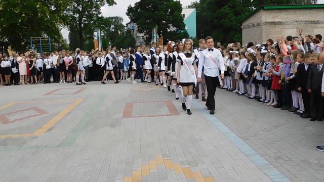 Выпускники уходят... смотреть онлайн