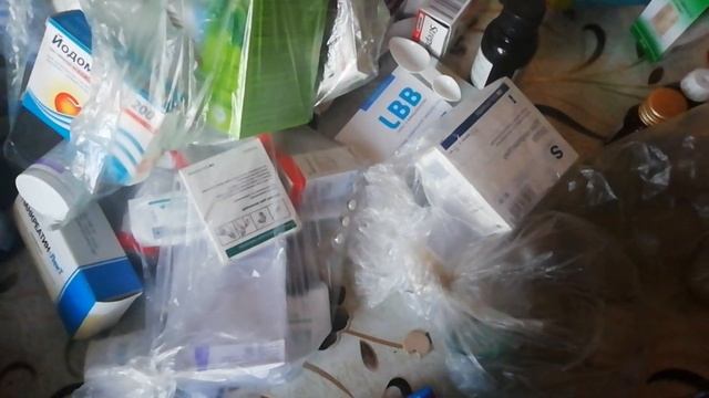 Уборка. Глажу вещи. Разбор взрослой аптечки смотреть онлайн