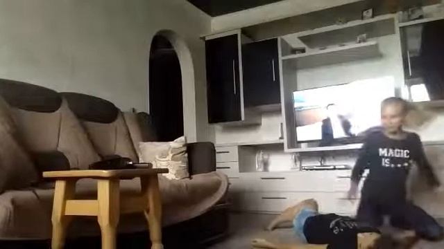 ЛЕНА УПАЛА В ОБМОРОК! ПРАНК! смотреть онлайн