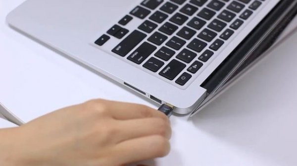 How to connect AuKing mini projector to MacBook through mini DisplayPort