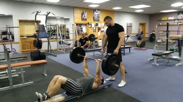 Подъём корпуса со штангой над головой 92 кг + непроизвольный жим сидя смотреть онлайн