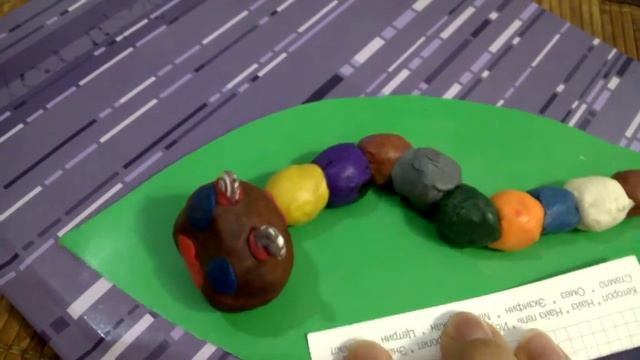 Поделка - Гусеница на листочке/Crafts - Caterpillar on a leaflet смотреть онлайн