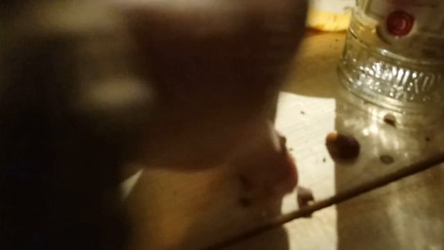 Как колоть орехи правильно