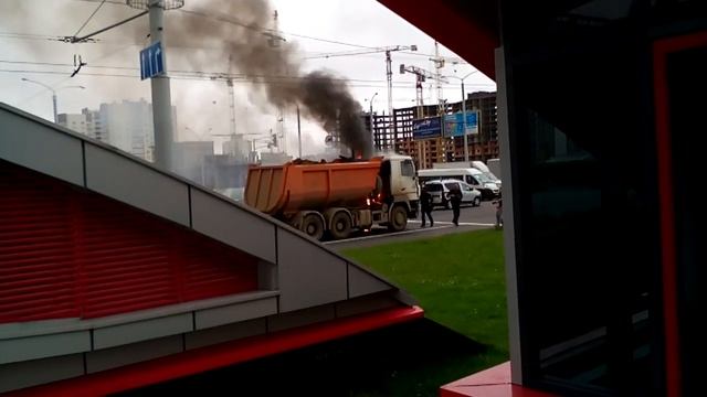 Метро Малиновка горит авто 07.09.2017 смотреть онлайн