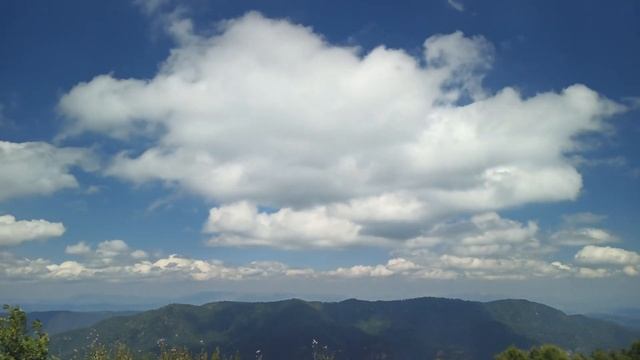 Горы, в небе облака... / Clouds & mountains in the sky смотреть онлайн