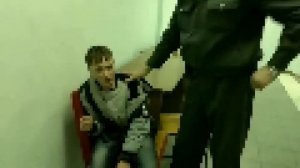 дайте курить я курить хочу школьник в отделение полиции