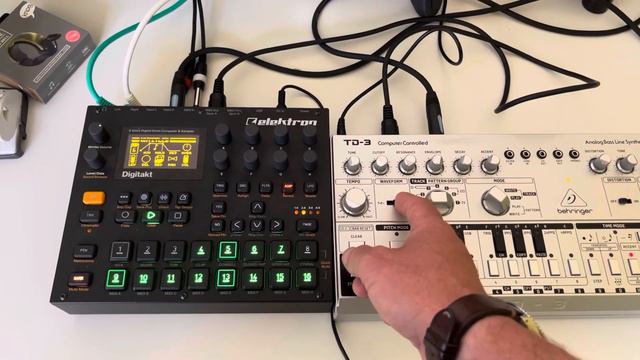 "Deep" Acid House, Behringer TD-3, Digitakt, Midiverb 2 смотреть онлайн