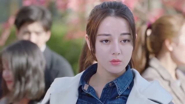 ?灰姑娘分手了在雨中哭的悲痛欲絕，霸總送了一束花給她成了她此生的救贖。【一千零一夜 Sweet Dreams EP01 1】