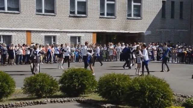 Последний Звонок - Танец Выпускников (Другой ракурс) смотреть онлайн