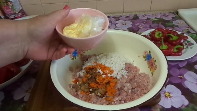 Перец фаршированный мясным фаршем с рисом. смотреть онлайн