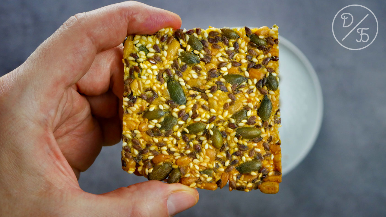 Как приготовить льняные хлебцы ФЛАКСЫ. Простой рецепт на замену хлебу смотреть онлайн