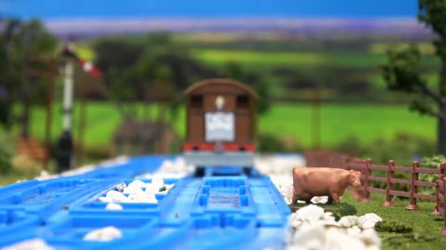 Bulls Eyes UK | The Children Tease Daisy | Thomas and Friends Clip Remake смотреть онлайн