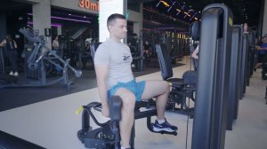 Разведения ног в тренажере