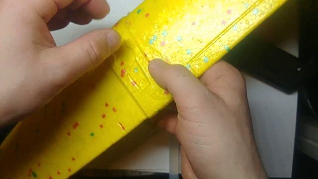 Ремонт пенопластового самолета .Клеем пенопласт . смотреть онлайн