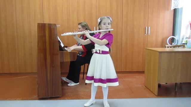 Белоусова Варвара, 7 лет (1 класс) И.Шильцева "Рондо трех поросят" смотреть онлайн