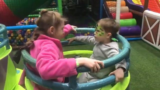 Отрываемся в Joki Joya в ТРК Mari смотреть онлайн