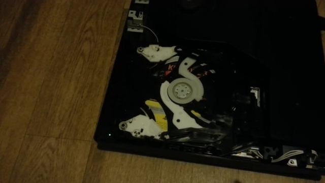 (PS3 Slim) blu-ray привод не крутит диск! Что делать? смотреть онлайн