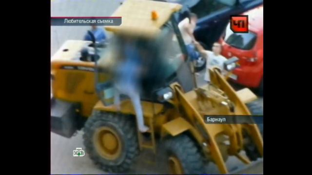 Трактор таранит 7 машин смотреть онлайн