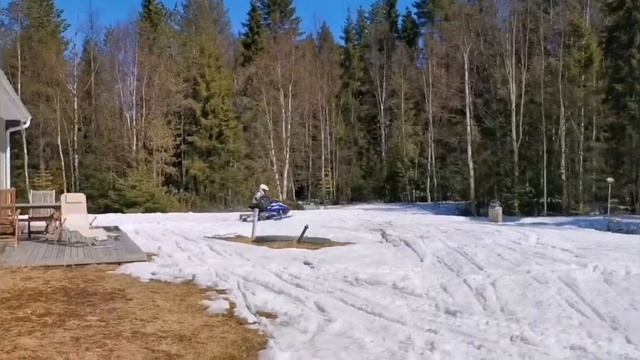 Yamaha snoscoot 200 & srx 120r & sidewinder 146 & polaris assault 850. Kids are having fun! смотреть онлайн