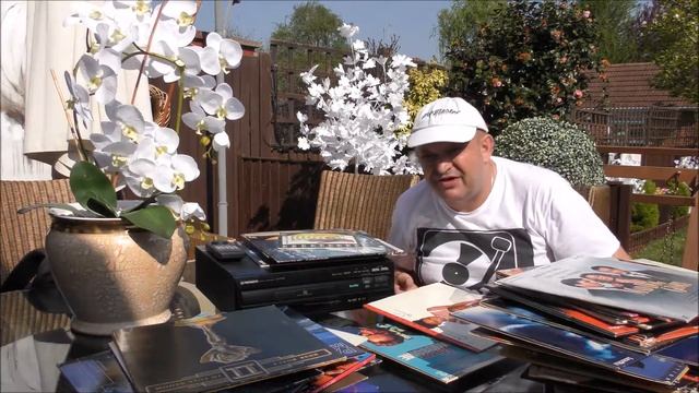 Laser Disc Player and Laser Disc Records смотреть онлайн