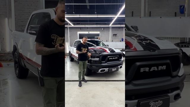 Оклейка RAM 1500 Rebel в трехцветный винил и полиуретан смотреть онлайн