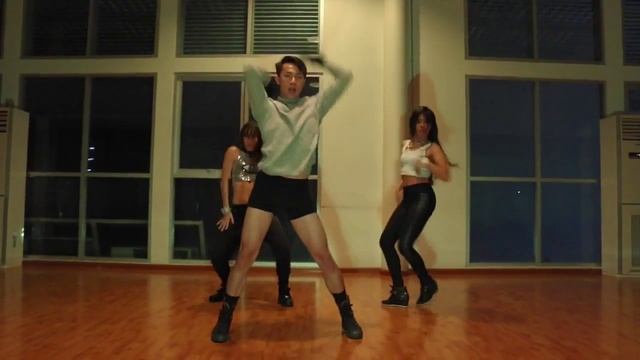 Girl Gone Wild - Madonna | Aumm's Choreography | Harlem Shake Studio смотреть онлайн