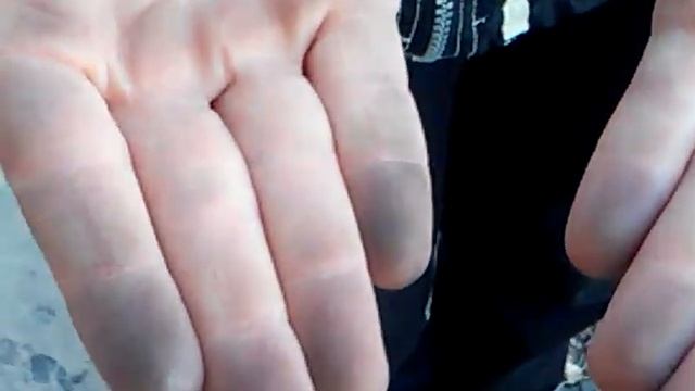 Скидываем с моста толстые куски стекла смотреть онлайн