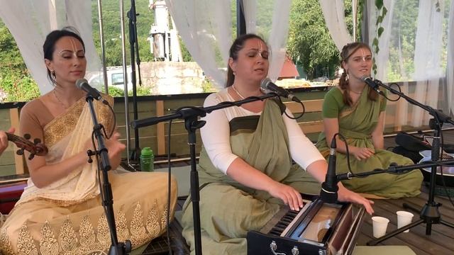 Alexandra - Radhe Radhe Govinda смотреть онлайн