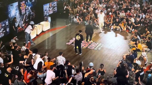RED BULL BC ONE CYPHER SPAIN 2022 CALL OUT / EXTREMO x CHEY VS KATSU1 x WING смотреть онлайн