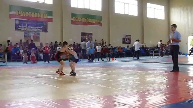Борец Ильяс Дакаев. Нохчийчоь, г. Наур, Северный Кавказ. Греко-римская борьба. 22.08.2015г. смотреть онлайн