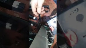 Разборка, смазка заварочного блока Delonghi, разбрасывает кофе на поддон.