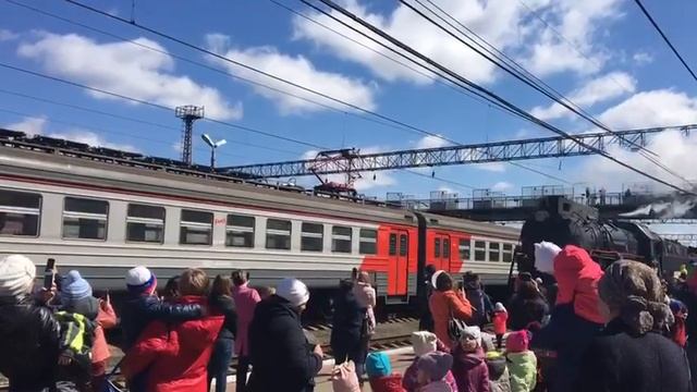 Старый поезд приехал в Каменск-Уральский смотреть онлайн