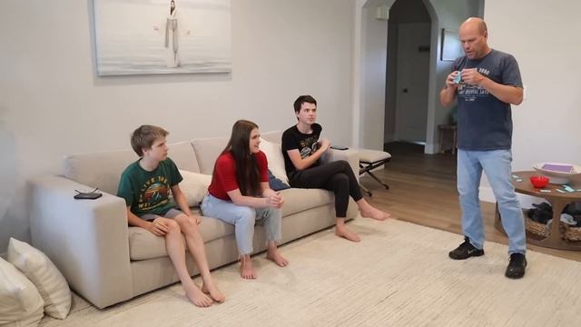 Act And React Charades Game! смотреть онлайн
