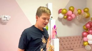 БРАТ УЧИТ СОФИЮ ДЕЛАТЬ МАКИЯЖ И СОБИРАТЬСЯ НА ДИСКОТЕКУ. СОФУНЬЯ ШАЛУНЬЯ