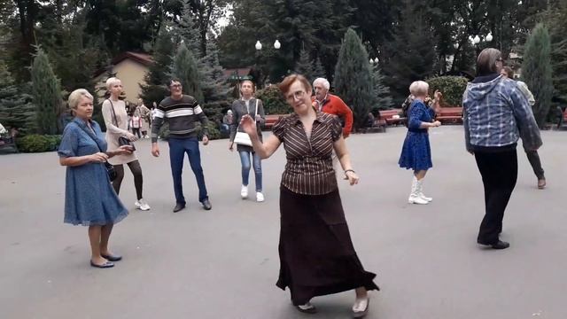 Белые туманы!!!??Танцы в парке Горького!!!??Харьков 2021 смотреть онлайн
