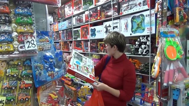 Рынок игрушек в Шэньчжэнь - Жизнь в Китае #70 смотреть онлайн