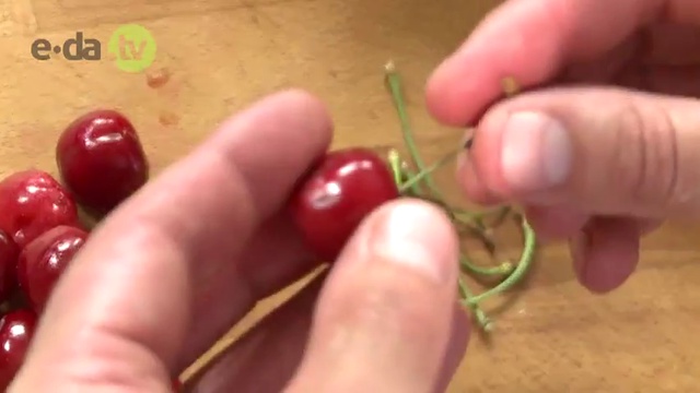 Как приготовить черешневый пирог с вином