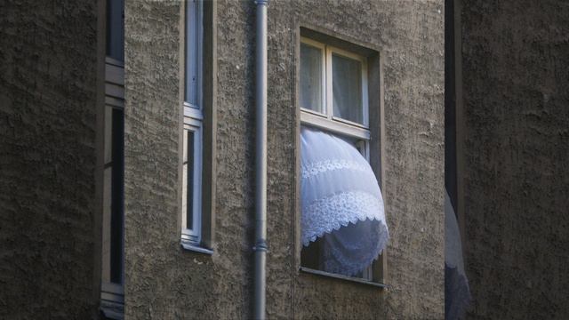 Earlier/Früher смотреть онлайн