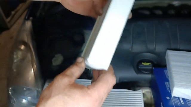 Peugeot 207, 1.4, Gasoline, 2006 Replacing the cabin filter. смотреть онлайн