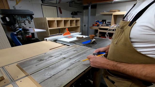 Crafty plant hanger made out of ceramic pots and barn wood....DIY смотреть онлайн