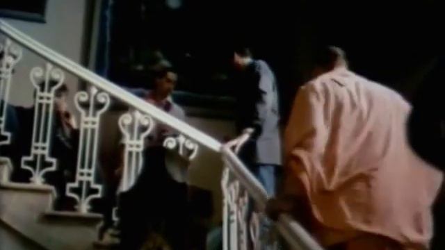 Ofitsiant S Zolotym Podnosom (1992): 19:51 - 24:15