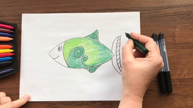 РИСУЕМ РЫБКУ ВОСКОВЫМИ МЕЛКАМИ. ПРОСТЫЕ РИСУНКИ ДЛЯ ДЕТЕЙ. смотреть онлайн