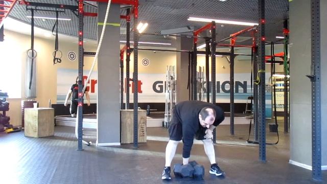 ПОДЪЁМ ЧАРЛЬЗА БЛАТТА - 65 КГ. ГАНТЕЛИ 35 КГ И 30 КГ. CHARLES BLATT CROSSED DUMBBELLS LIFT - 65 KG. смотреть онлайн