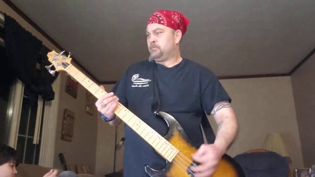#Marilyn Manson #Evidence #Bass Cover (Pick) Tabs in Description смотреть онлайн