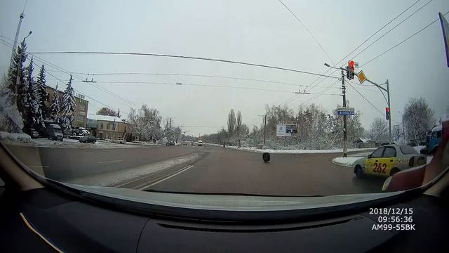 Колесо на дороге смотреть онлайн