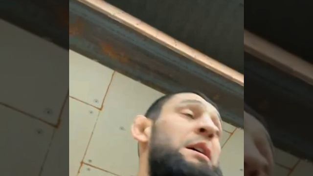 Хамзат Чимаев построил дом 🏡 Маме 🐺 Собаки загрызли тапки смотреть онлайн
