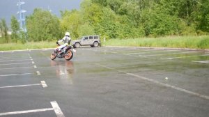 Торможение на мотоцикле в повороте задним тормозом. Трейлбрейкинг и задний тормоз.