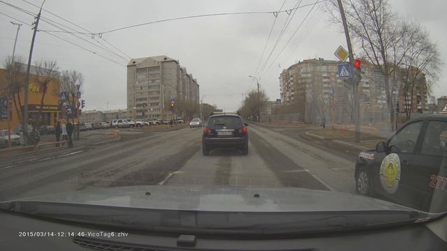 2015.03.14 Абакан. ПДД. Зачем ждать разрешающий сигнал светофора. Кашкай н456нх102 смотреть онлайн