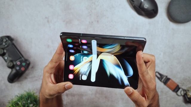 Galaxy Z Fold 4: A Phone With Many Possibilities! - Tamil смотреть онлайн